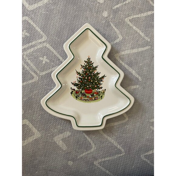 Pfaltzgraff Other - 1994 Pfaltzgraff Christmas Heritage Tree Dish 8-1/4"x7-3/8" USA Ceramic